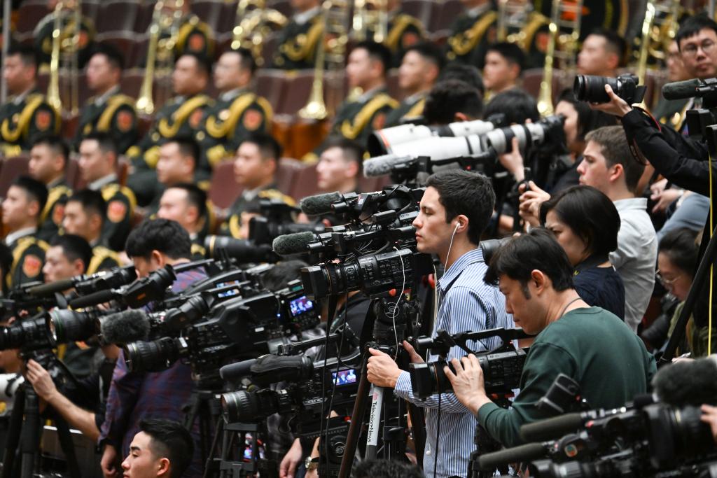 3月5日，第十四屆全國(guó)人民代表大會(huì)第二次會(huì)議在北京人民大會(huì)堂開(kāi)幕。這是記者在會(huì)場(chǎng)拍攝。新華社記者 牟寧 攝