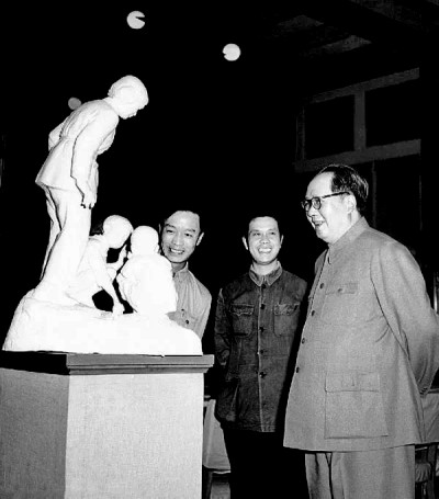 1955年，毛澤東主席參觀全國美展 呂厚民/攝 資料圖片